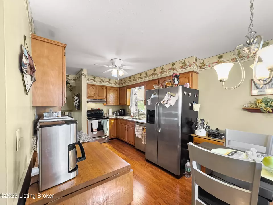 Kitchen - 3408 Pinecroft Dr, Louisville, KY 40219 photo 1 of 4