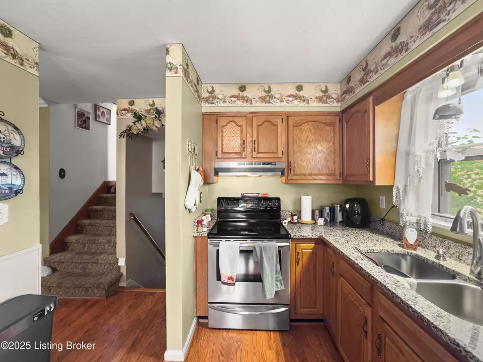 Kitchen - 3408 Pinecroft Dr, Louisville, KY 40219 photo 4 of 4