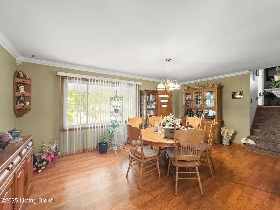 Dining - 3408 Pinecroft Dr, Louisville, KY 40219 photo 2 of 6