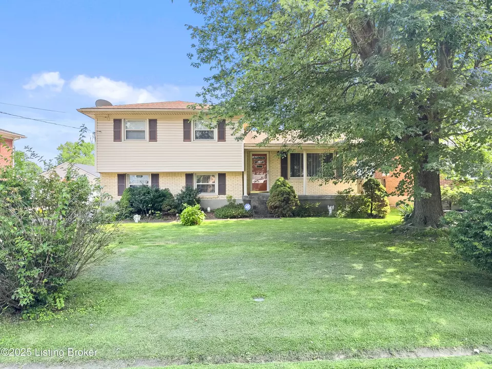 Exterior - 3408 Pinecroft Dr, Louisville, KY 40219 photo 5 of 6