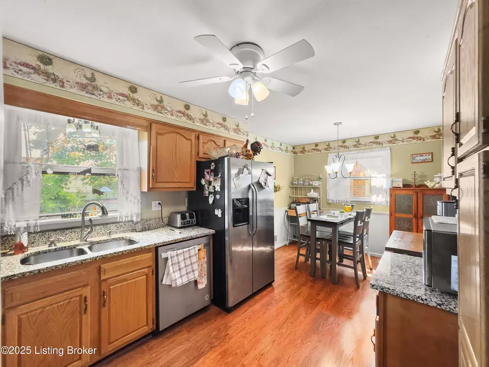 Kitchen - 3408 Pinecroft Dr, Louisville, KY 40219 photo 2 of 4