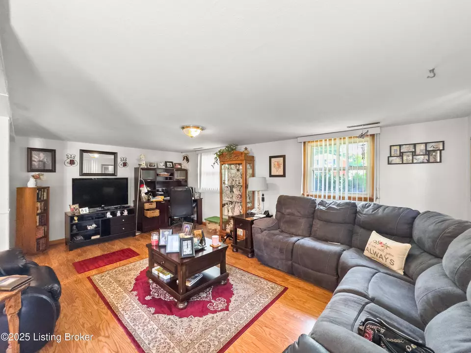 Living - 3408 Pinecroft Dr, Louisville, KY 40219 photo 1 of 1