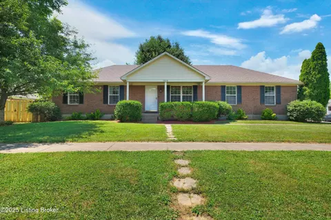 3916 Hillcross Dr, Louisville, KY 40229