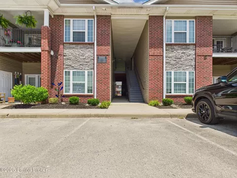 9402 Clubview Dr #204, Louisville, KY 40291