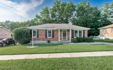 517 Oak Leaf Dr, La Grange, KY 40031