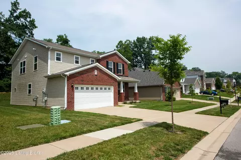 16991 Green Crest Ln, Louisville, KY 40245