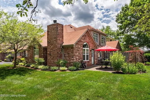 9318 Springmont Pl, Louisville, KY 40241