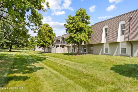 104 La Fontenay Ct, Louisville, KY 40223