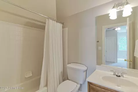 Bath - 3908 Eagle Way, Prospect, KY 40059 photo 4 of 4