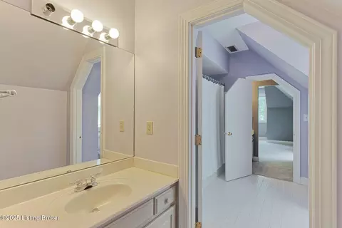 Bath - 3908 Eagle Way, Prospect, KY 40059 photo 3 of 4