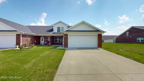 11410 River Falls Dr, Louisville, KY 40272