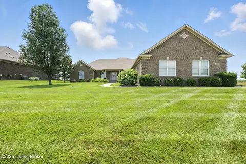 1001 Deer Fields Trce, La Grange, KY 40031