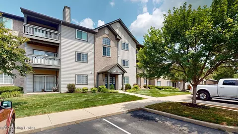 10303 Trotters Pointe Dr #201, Louisville, KY 40241