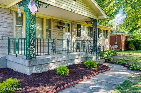 4310 Raven Ridge Dr, Louisville, KY 40216