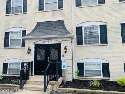 228 Middletown Sq, Louisville, KY 40243