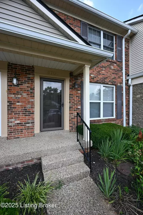 8705 Clover Ct, Louisville, KY 40242