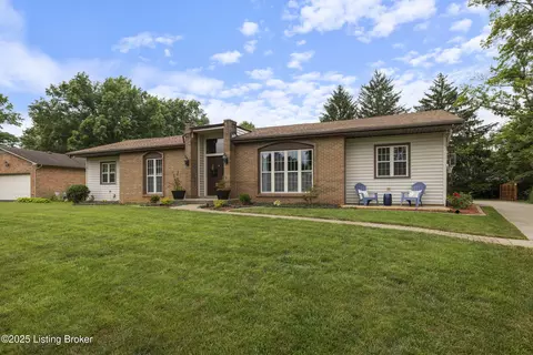 614 Armadale Pl, Douglass Hills, KY 40243