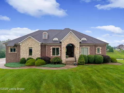 958 S Baumann Dr, Floyds Knobs, IN 47119