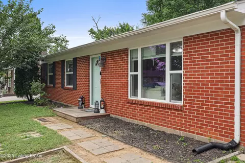 250 Winston Ct, Louisville, KY 40229