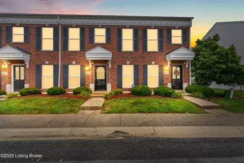 6621 Arbor Creek Dr, Louisville, KY 40228