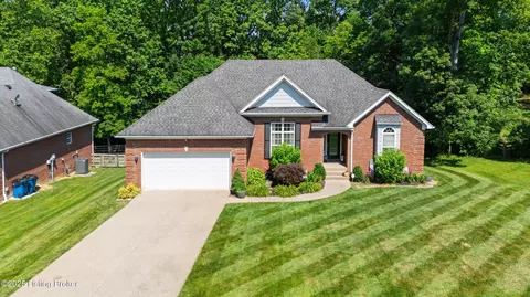 2023 Prestwick Dr, La Grange, KY 40031
