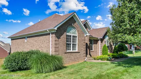 11 Acorn Ct, Taylorsville, KY 40071