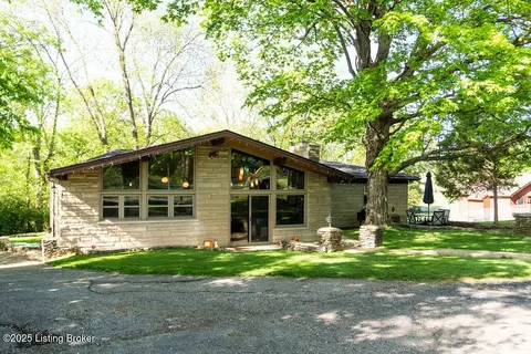 6804 Old Briscoe Ln, Louisville, KY 40228