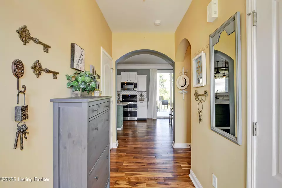 Entry Way - 10014 Madder Way, Louisville, KY 40228 photo 3 of 4