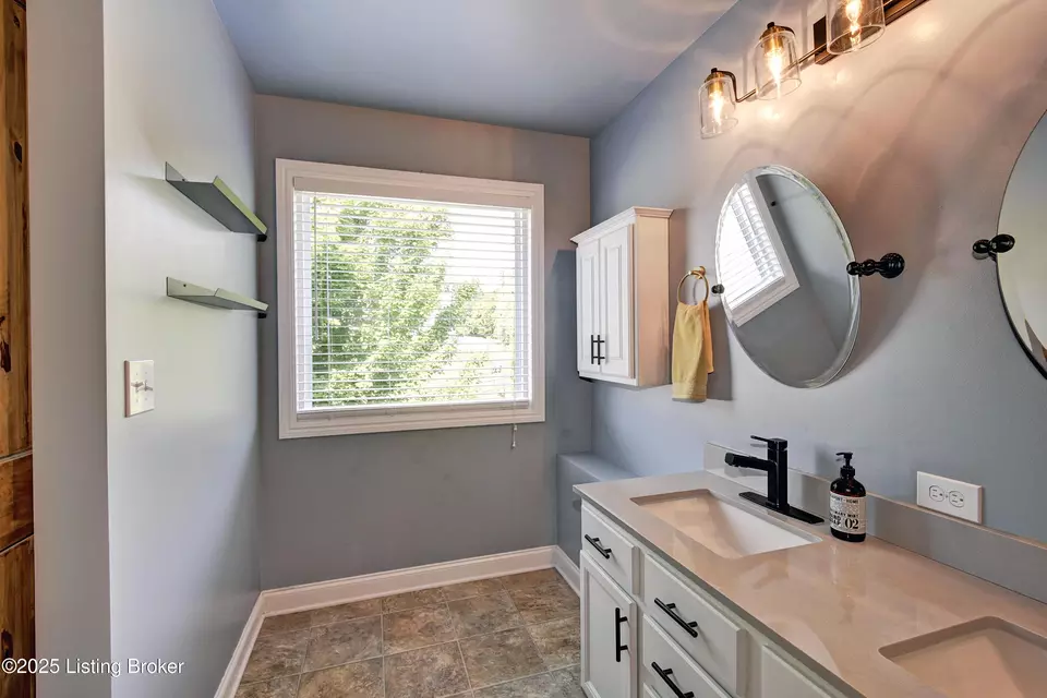 Bath - 10014 Madder Way, Louisville, KY 40228 photo 4 of 5
