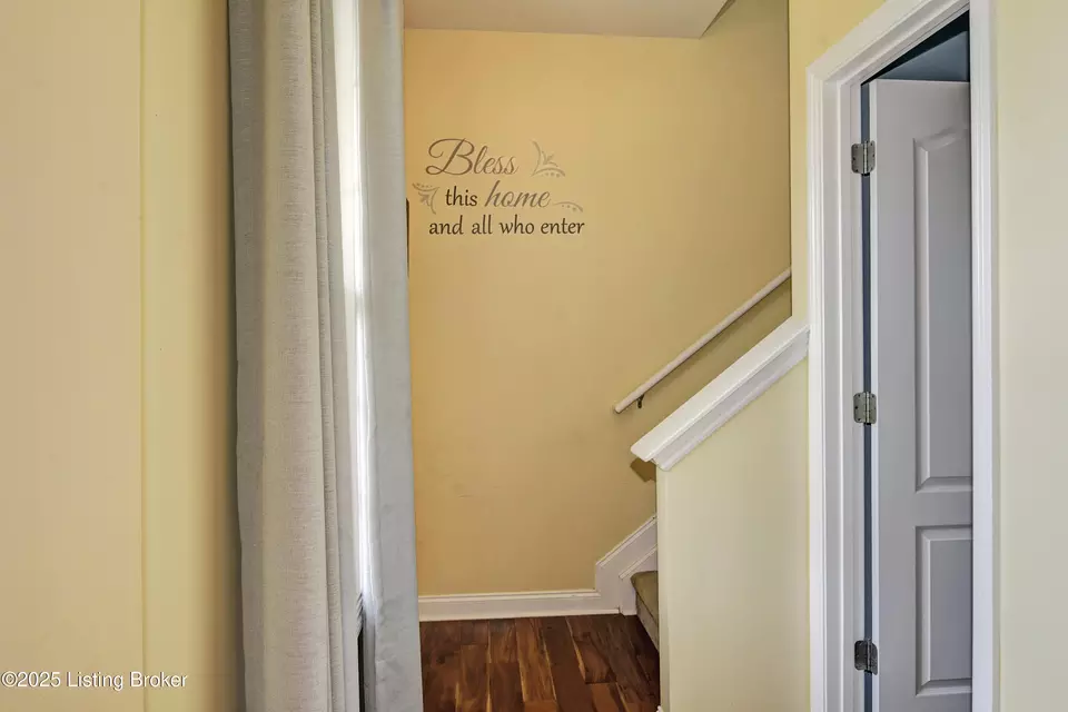 Entry Way - 10014 Madder Way, Louisville, KY 40228 photo 4 of 4