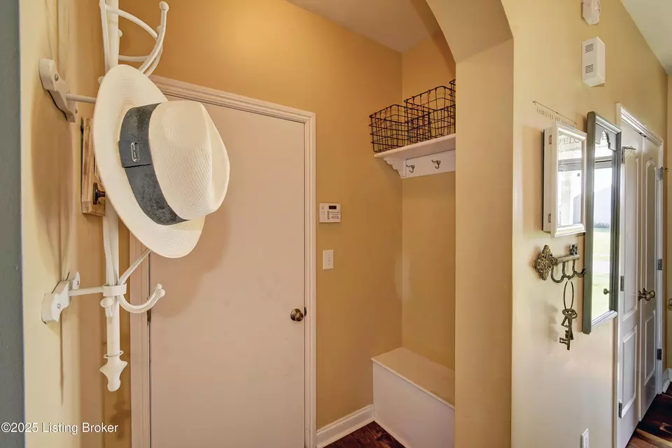 Entry Way - 10014 Madder Way, Louisville, KY 40228 photo 2 of 4