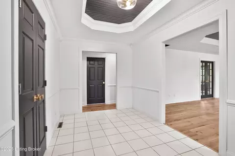 Entry Way - 2425 Buzzard Roost Rd, Waddy, KY 40076 photo 2 of 2