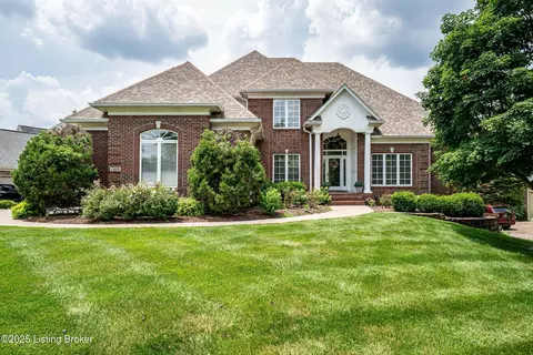 15018 Forest Oaks Dr, Louisville, KY 40245