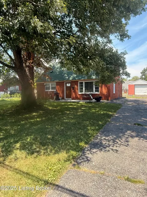 5409 Count Fleet Dr, Louisville, KY 40272