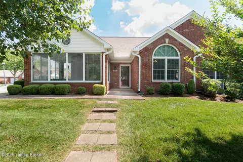 8030 Saint Andrews Village Dr, Louisville, KY 40241