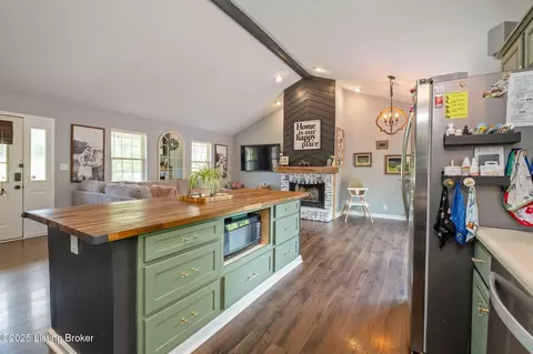 Kitchen - 128 Oakwood Cir, Pendleton, KY 40055 photo 3 of 6