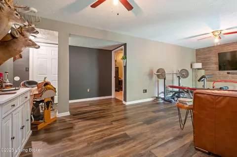Entry Way - 128 Oakwood Cir, Pendleton, KY 40055 photo 2 of 2