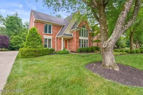 813 Foxgate Rd, Louisville, KY 40223