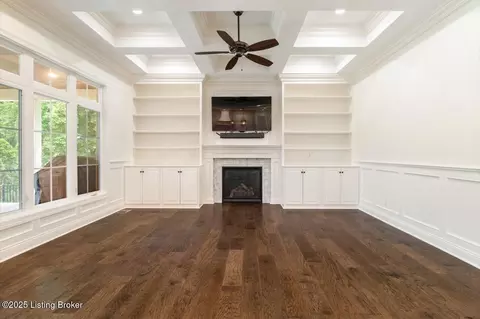 Living - 7809 Springfarm Pointe Pl, Prospect, KY 40059 photo 2 of 4