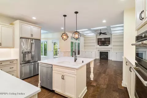 Kitchen - 7809 Springfarm Pointe Pl, Prospect, KY 40059 photo 4 of 6