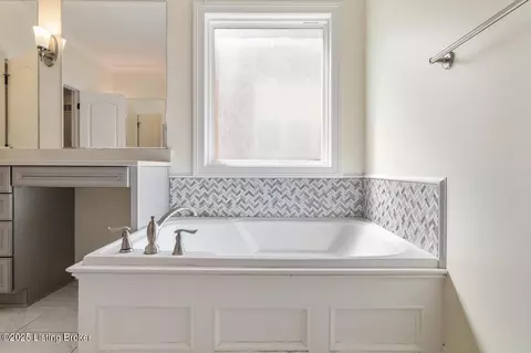 Bath - 7809 Springfarm Pointe Pl, Prospect, KY 40059 photo 4 of 10