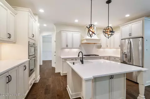 Kitchen - 7809 Springfarm Pointe Pl, Prospect, KY 40059 photo 2 of 6