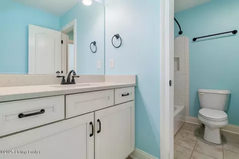 Bath - 7809 Springfarm Pointe Pl, Prospect, KY 40059 photo 7 of 10