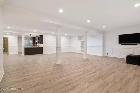 Living - 7809 Springfarm Pointe Pl, Prospect, KY 40059 photo 4 of 4