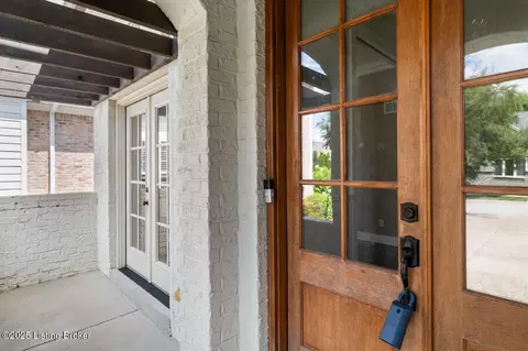 Entry Way - 7809 Springfarm Pointe Pl, Prospect, KY 40059 photo 2 of 11
