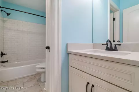 Bath - 7809 Springfarm Pointe Pl, Prospect, KY 40059 photo 9 of 10