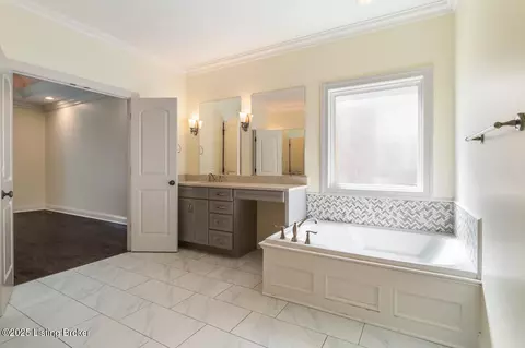 Bath - 7809 Springfarm Pointe Pl, Prospect, KY 40059 photo 3 of 10