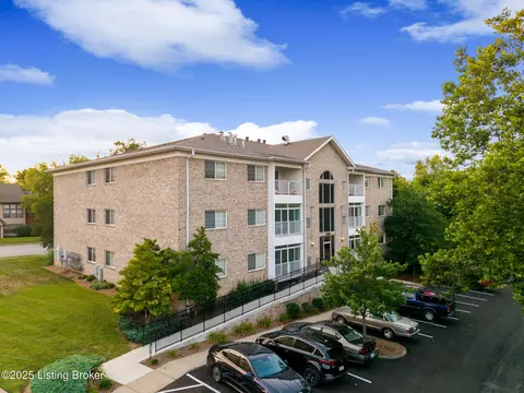 8500 Atrium Dr #102, Louisville, KY 40220