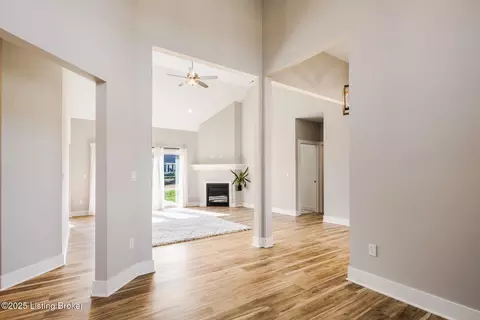 Entry Way - 3035 Masters Dr, Floyds Knobs, IN 47119 photo 1 of 13