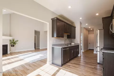 Entry Way - 3035 Masters Dr, Floyds Knobs, IN 47119 photo 5 of 13